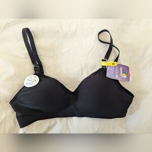 NWT Hanes Wireless bra Medium